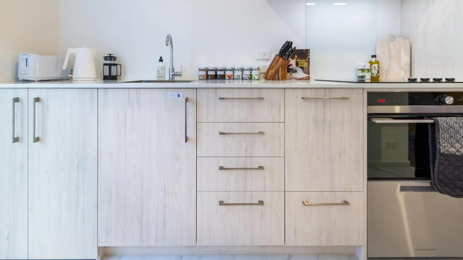 Urban Retreat At 8 Wilmer: Upper Level Studio Gem Christchurch Nueva Zelanda