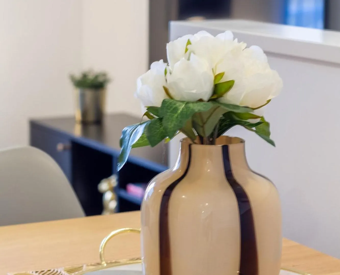 Urban Retreat At 8 Wilmer: Upper Level Studio Gem Christchurch Apartment