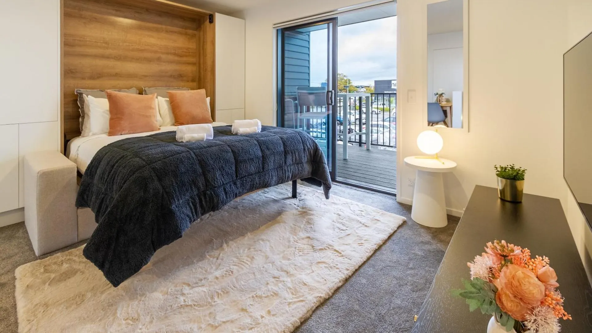 Urban Retreat At 8 Wilmer: Upper Level Studio Gem Christchurch Apartment