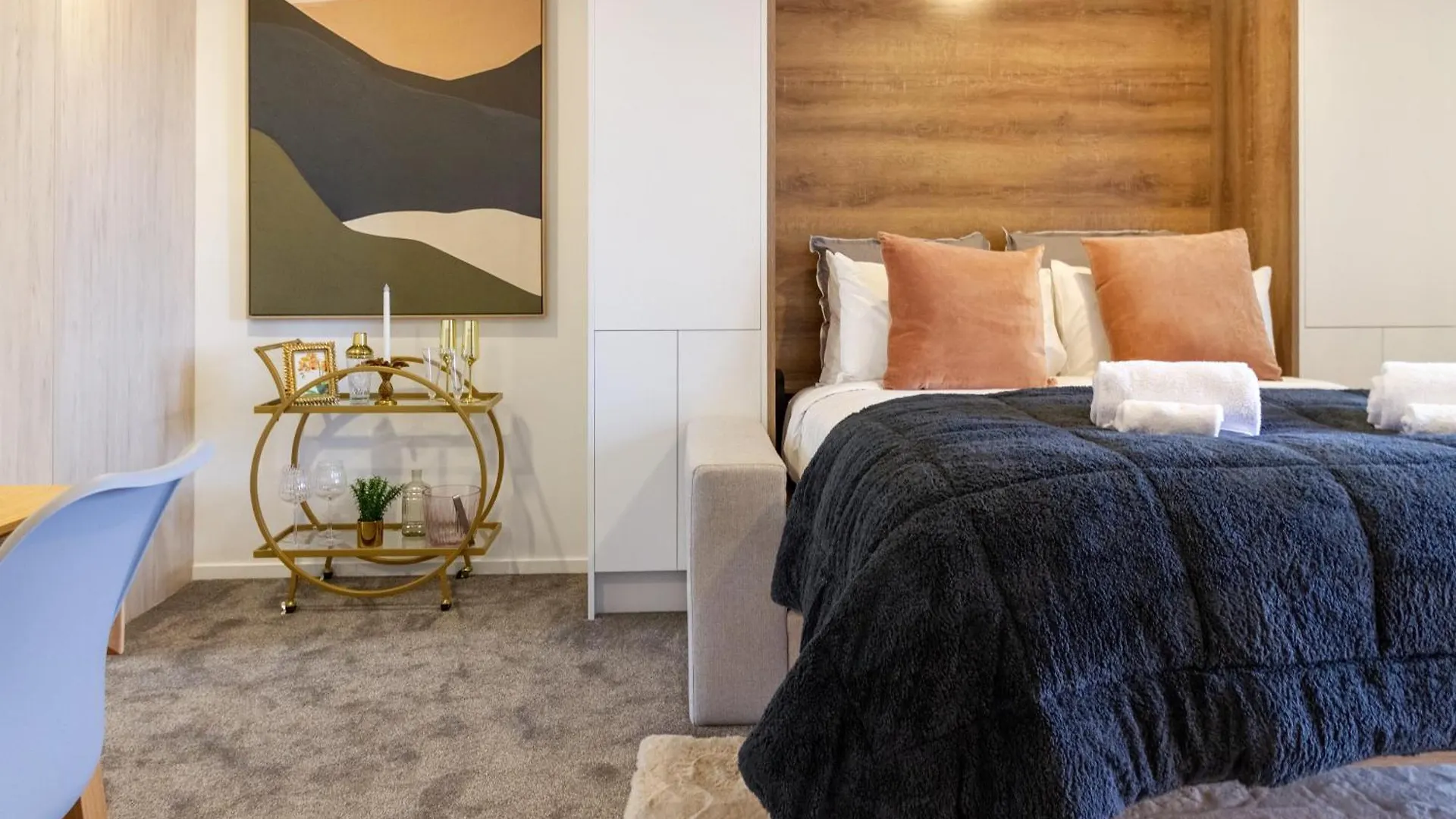 Urban Retreat At 8 Wilmer: Upper Level Studio Gem Christchurch New Zealand