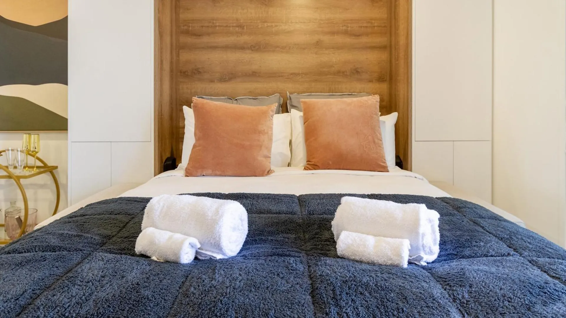Urban Retreat At 8 Wilmer: Upper Level Studio Gem Christchurch